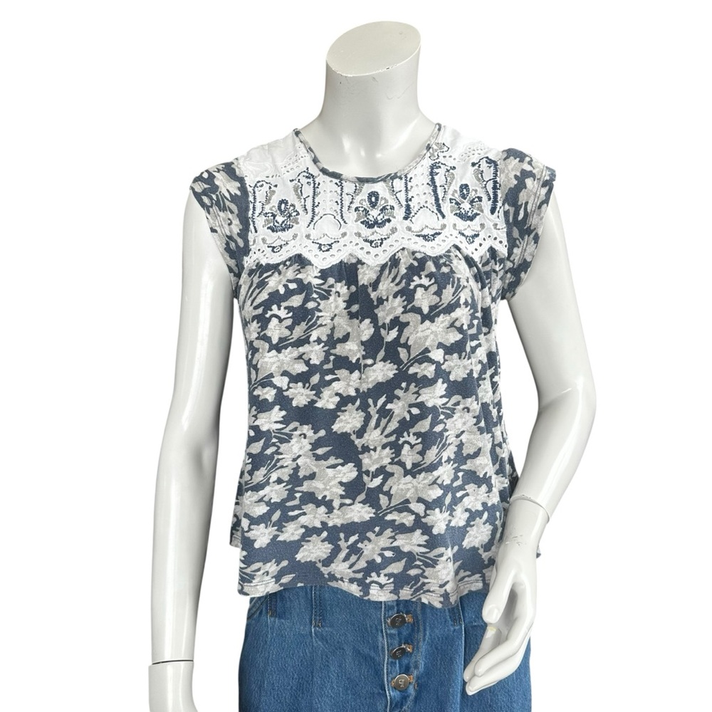 Anthropologie Gray Khaki White Floral Embroidered Babydoll T Shirt Size X-Small